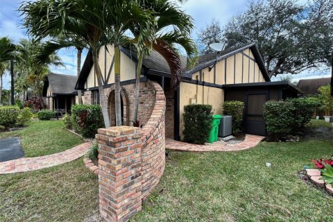 Villa ou maison à louer à Sunrise, Floride: 2 chambres, 83.61 m2 № 2009622 - photo 13