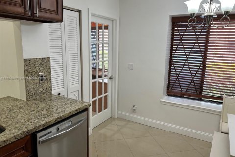 Villa ou maison à louer à Sunrise, Floride: 2 chambres, 83.61 m2 № 2009622 - photo 29