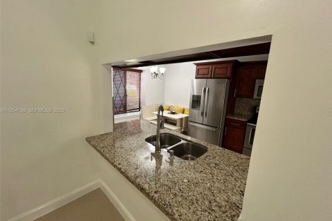 Villa ou maison à louer à Sunrise, Floride: 2 chambres, 83.61 m2 № 2009622 - photo 22