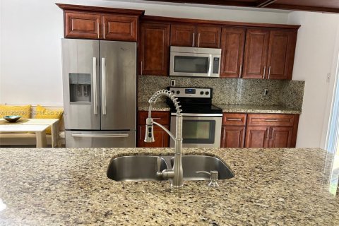 Villa ou maison à louer à Sunrise, Floride: 2 chambres, 83.61 m2 № 2009622 - photo 23