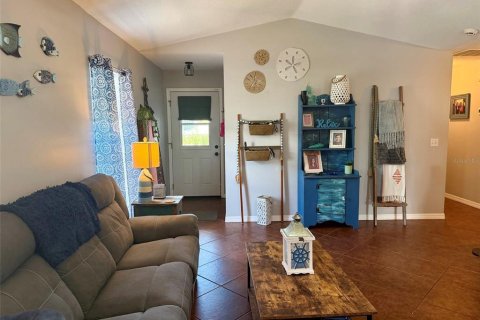House in Edgewater, Florida 3 bedrooms, 130.81 sq.m. № 2198738 - photo 13