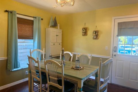 House in Edgewater, Florida 3 bedrooms, 130.81 sq.m. № 2198738 - photo 8