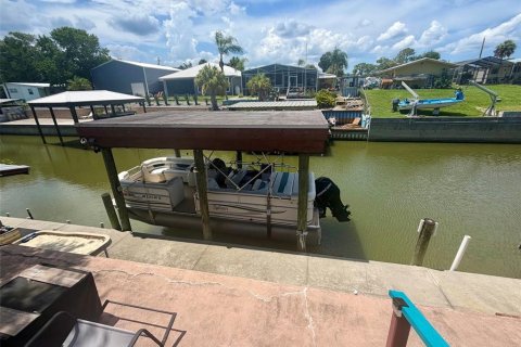 House in Edgewater, Florida 3 bedrooms, 130.81 sq.m. № 2198738