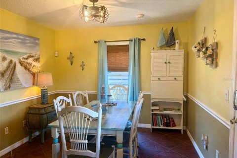 House in Edgewater, Florida 3 bedrooms, 130.81 sq.m. № 2198738 - photo 9