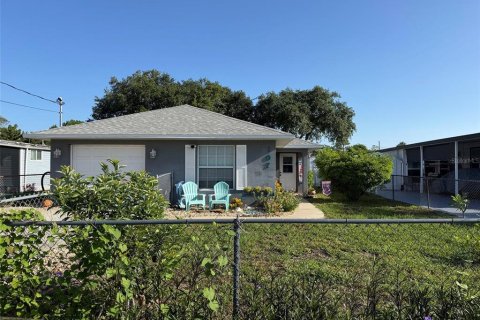 House in Edgewater, Florida 3 bedrooms, 130.81 sq.m. № 2198738 - photo 2