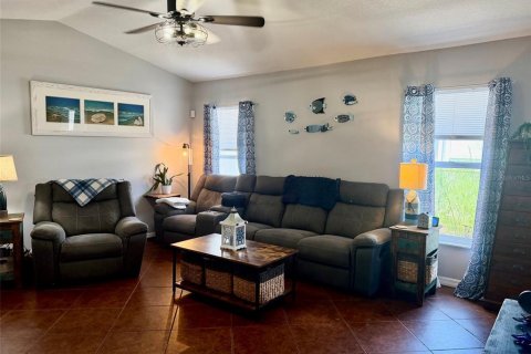 House in Edgewater, Florida 3 bedrooms, 130.81 sq.m. № 2198738 - photo 11
