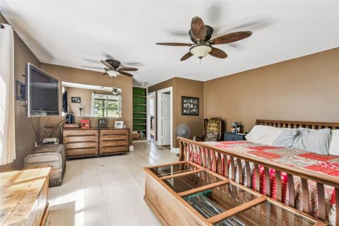 House in Wimauma, Florida 5 bedrooms, 410.44 sq.m. № 2130507 - photo 29