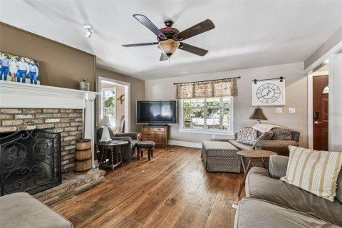 House in Wimauma, Florida 5 bedrooms, 410.44 sq.m. № 2130507 - photo 23