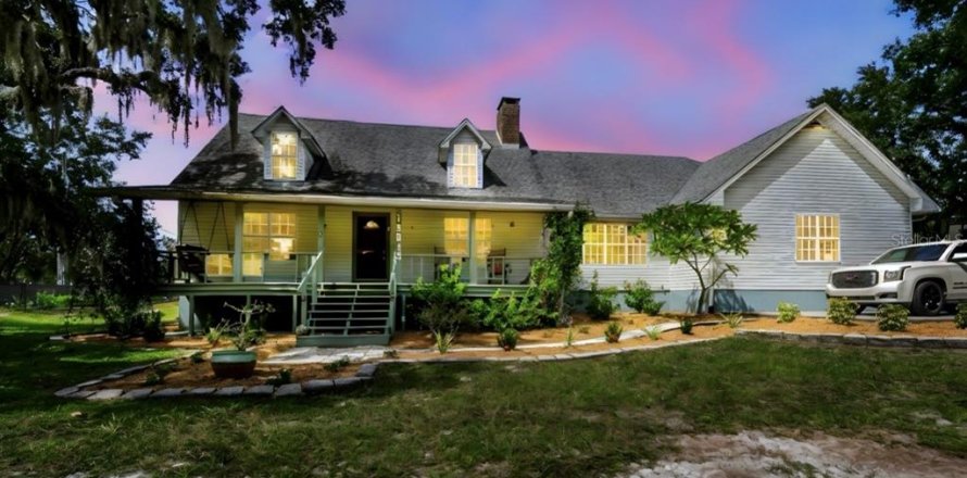 House in Wimauma, Florida 5 bedrooms, 410.44 sq.m. № 2130507