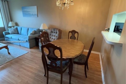 Condo in Lauderhill, Florida, 1 bedroom  № 1991198 - photo 3