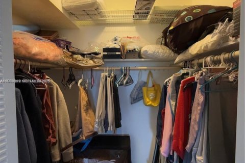 Condo in Lauderhill, Florida, 1 bedroom  № 1991198 - photo 12