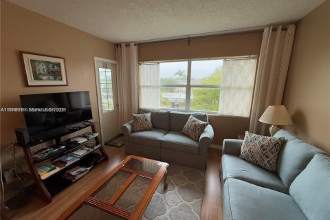 Condo in Lauderhill, Florida, 1 bedroom  № 1991198 - photo 2