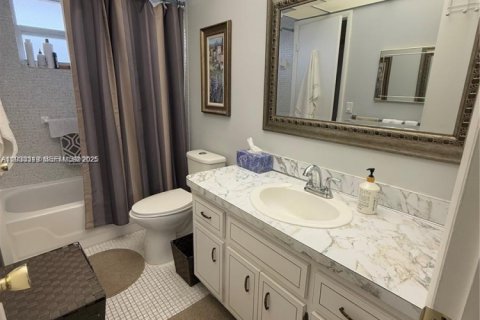 Condo in Lauderhill, Florida, 1 bedroom  № 1991198 - photo 9