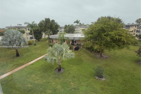 Condo in Lauderhill, Florida, 1 bedroom  № 1991198 - photo 17