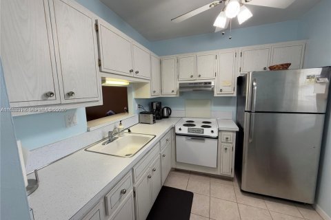 Condo in Lauderhill, Florida, 1 bedroom  № 1991198 - photo 5