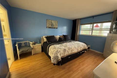 Condo in Lauderhill, Florida, 1 bedroom  № 1991198 - photo 10