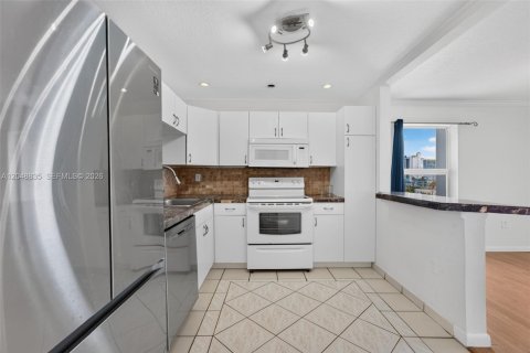 Condo in Miami Beach, Florida, 1 bedroom  № 2185945 - photo 7