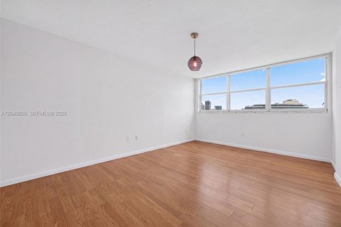 Condo in Miami Beach, Florida, 1 bedroom  № 2185945 - photo 20