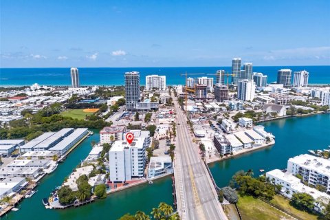 Condo in Miami Beach, Florida, 1 bedroom  № 2185945 - photo 27