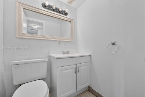 Condo in Miami Beach, Florida, 1 bedroom  № 2185945 - photo 5