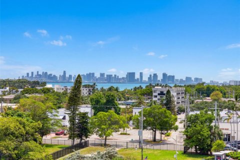 Condo in Miami Beach, Florida, 1 bedroom  № 2185945 - photo 15