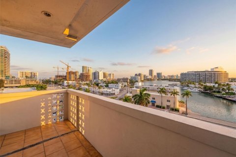Condo in Miami Beach, Florida, 1 bedroom  № 2185945 - photo 13