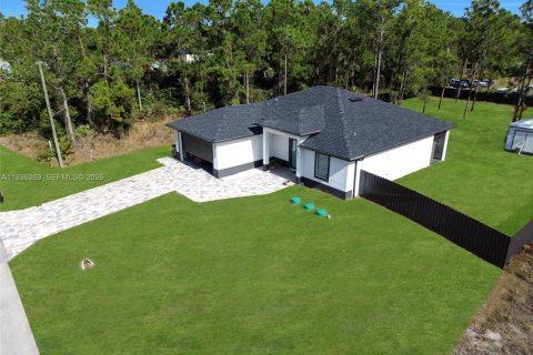 Casa en venta en Lehigh Acres, Florida, 3 dormitorios, 145.11 m2 № 2090268 - foto 2