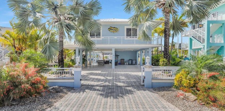 House in Key Largo, Florida 3 bedrooms, 128.21 sq.m. № 2062410