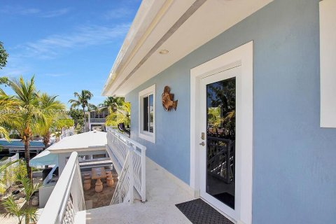 House in Key Largo, Florida 3 bedrooms, 128.21 sq.m. № 2062410 - photo 5