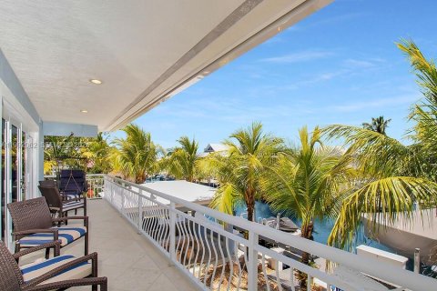 House in Key Largo, Florida 3 bedrooms, 128.21 sq.m. № 2062410 - photo 4