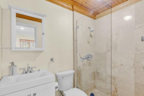 House in Key Largo, Florida 3 bedrooms, 128.21 sq.m. № 2062410 - photo 16