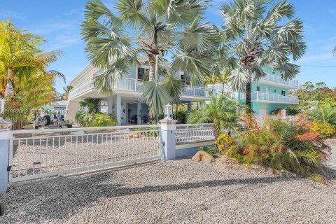 House in Key Largo, Florida 3 bedrooms, 128.21 sq.m. № 2062410 - photo 15