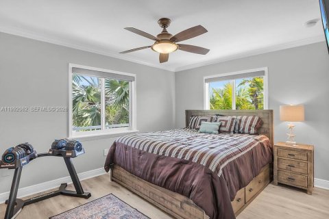 House in Key Largo, Florida 3 bedrooms, 128.21 sq.m. № 2062410 - photo 28