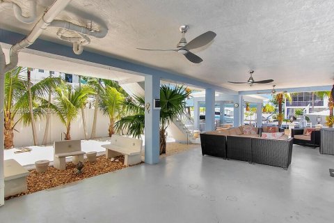 House in Key Largo, Florida 3 bedrooms, 128.21 sq.m. № 2062410 - photo 8