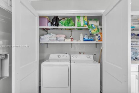 House in Key Largo, Florida 3 bedrooms, 128.21 sq.m. № 2062410 - photo 17