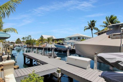 House in Key Largo, Florida 3 bedrooms, 128.21 sq.m. № 2062410 - photo 6