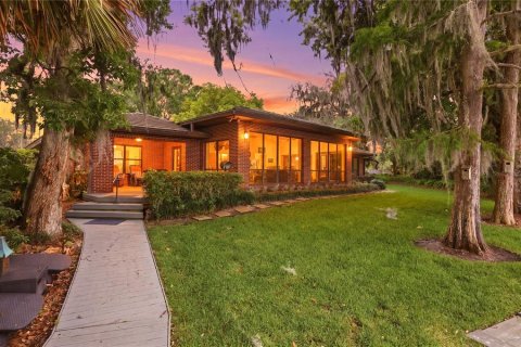 House in Winter Springs, Florida 3 bedrooms, 339.74 sq.m. № 2166251 - photo 3