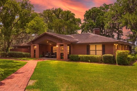 House in Winter Springs, Florida 3 bedrooms, 339.74 sq.m. № 2166251