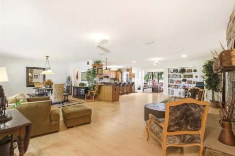 House in Winter Springs, Florida 3 bedrooms, 339.74 sq.m. № 2166251 - photo 20