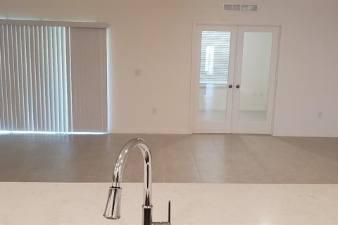 Casa en alquiler en Davenport, Florida, 3 dormitorios, 185.25 m2 № 1916919 - foto 11