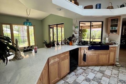 Снять в аренду виллу или дом в Нью-Смирна-Бич, Флорида 4 комнаты, 206.24м2, № 1843387 - фото 7