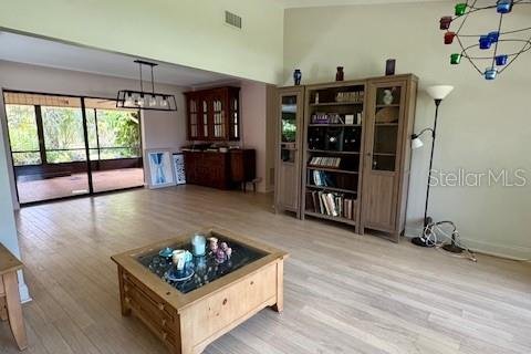 Снять в аренду виллу или дом в Нью-Смирна-Бич, Флорида 4 комнаты, 206.24м2, № 1843387 - фото 5