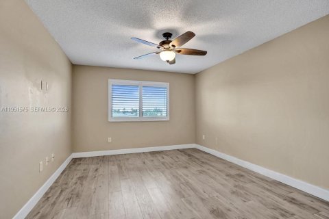 Condo in Tamarac, Florida, 2 bedrooms № 2153149 - photo 28