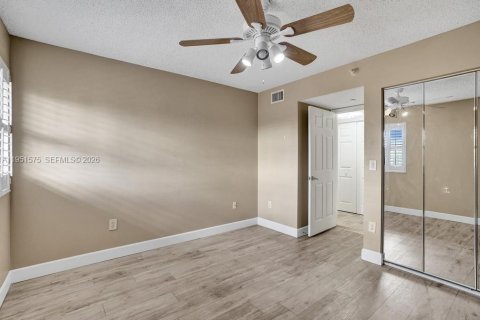 Condo in Tamarac, Florida, 2 bedrooms № 2153149 - photo 21