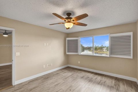 Condo in Tamarac, Florida, 2 bedrooms № 2153149 - photo 29