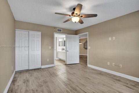 Condo in Tamarac, Florida, 2 bedrooms № 2153149 - photo 27