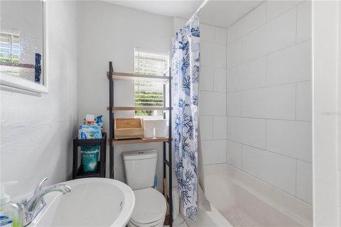 Commercial property in Clearwater, Florida 2 bedrooms, 104.05 sq.m. № 2364047 - photo 19
