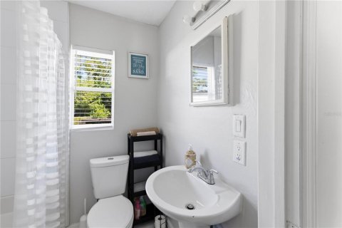 Commercial property in Clearwater, Florida 2 bedrooms, 104.05 sq.m. № 2364047 - photo 11