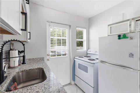 Commercial property in Clearwater, Florida 2 bedrooms, 104.05 sq.m. № 2364047 - photo 6