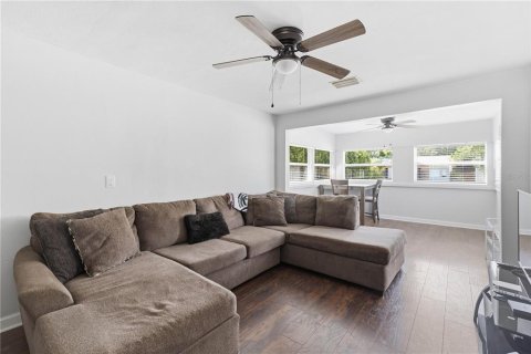 Commercial property in Clearwater, Florida 2 bedrooms, 104.05 sq.m. № 2364047 - photo 2